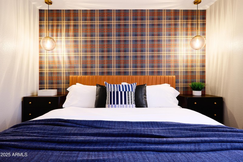 Bedroom 2: King Bed