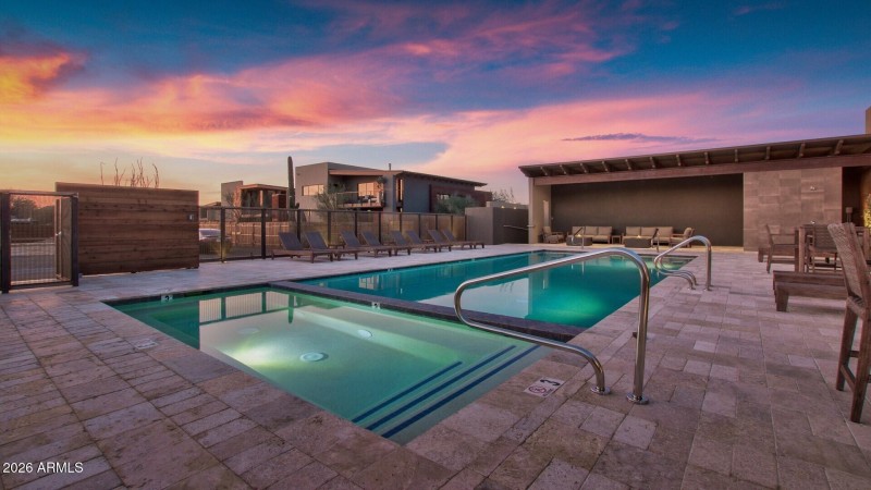 040_COMMUNITY POOL SPA