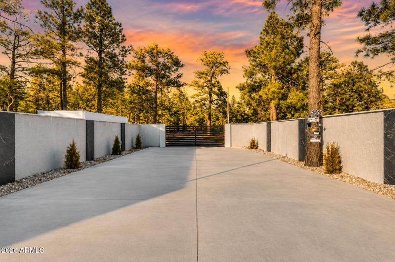 33 Front Gate