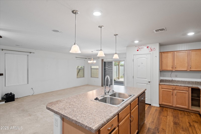 20-Kitchen & Dining