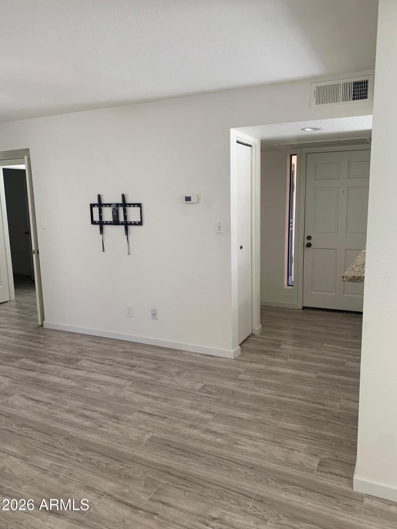 entry way with floor -1