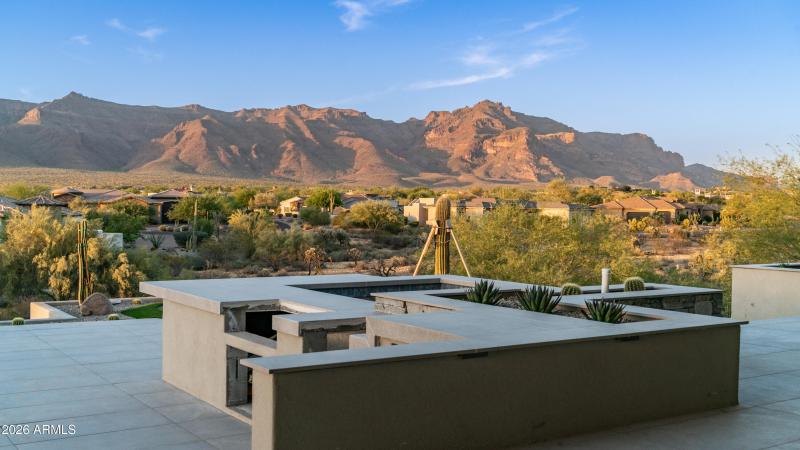 Outdoor Kitchen & Spa