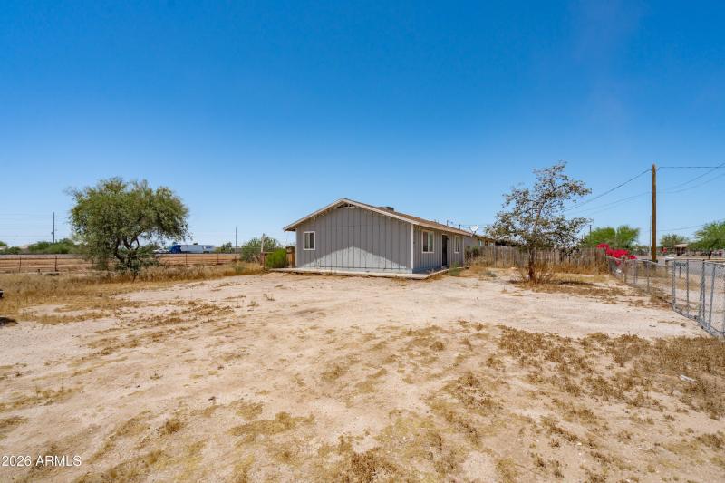 20-Side Yard View