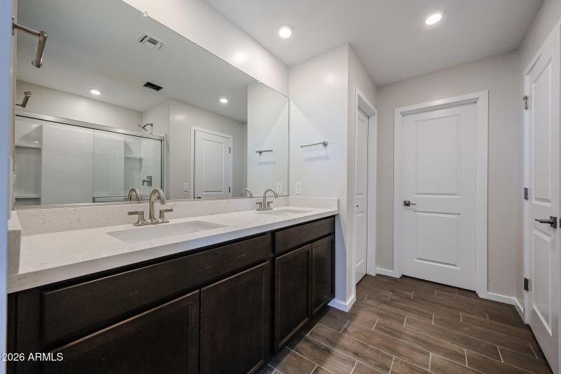 29_Oak-Manzanita-at-Teravalis_Buckeye_Ho
