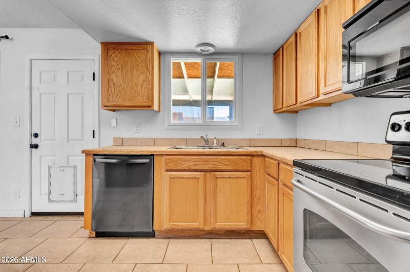 13-web-or-mls-3604 S Cutler Dr-13