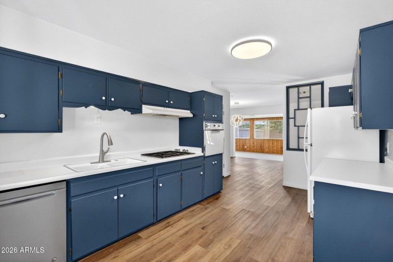 14-web-or-mls-008W Gardenia Ave