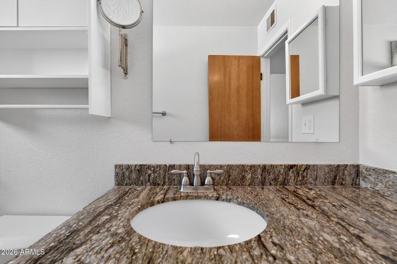 24-web-or-mls-027W Gardenia Ave