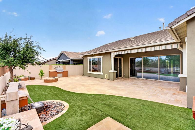 Seamless Indoor-Outdoor