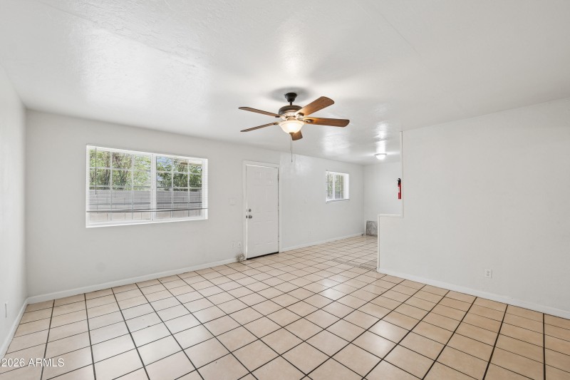 07-2133 W Adams St Unit 3 -001