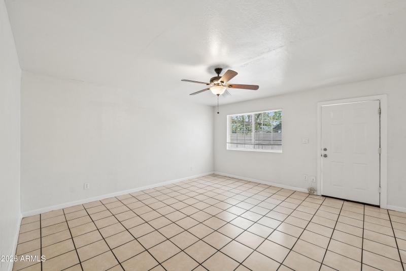 08-2133 W Adams St Unit 3 -002