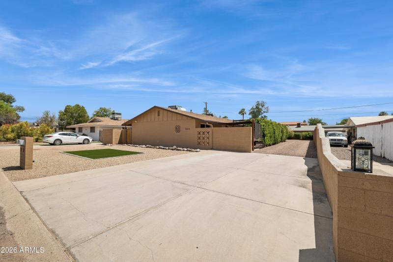 02-3040282 - 4819 E Cambridge Ave Unit 1
