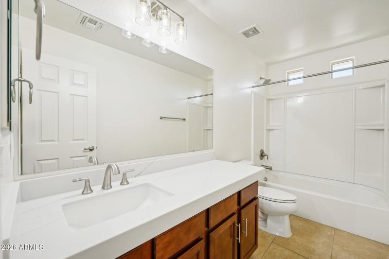 21-web-or-mls-N 89th Ln-021