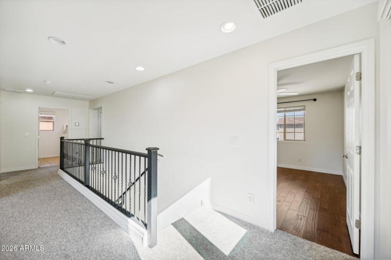 20-web-or-mls-N 89th Ln-020