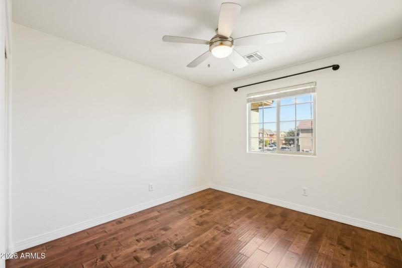 18-web-or-mls-N 89th Ln-018