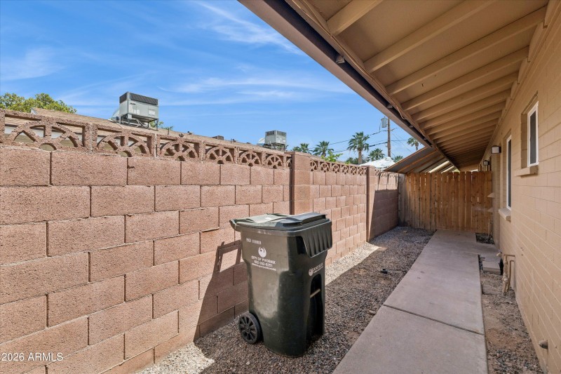 17-3040282 - 4819 E Cambridge Ave Unit 1