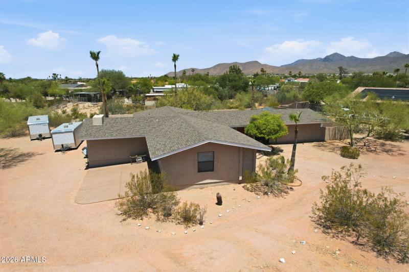 004 Driveway and Garage Entry