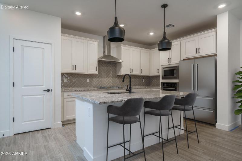 2AVS) KITCHEN