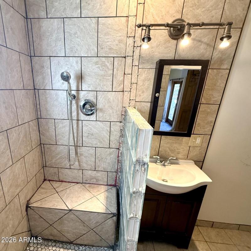 008 Primary Bath
