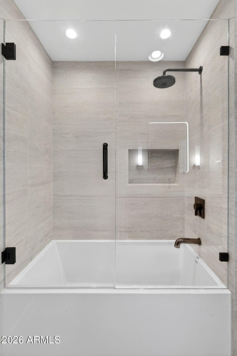 East Upstairs Bedroom En Suite Bath Tub