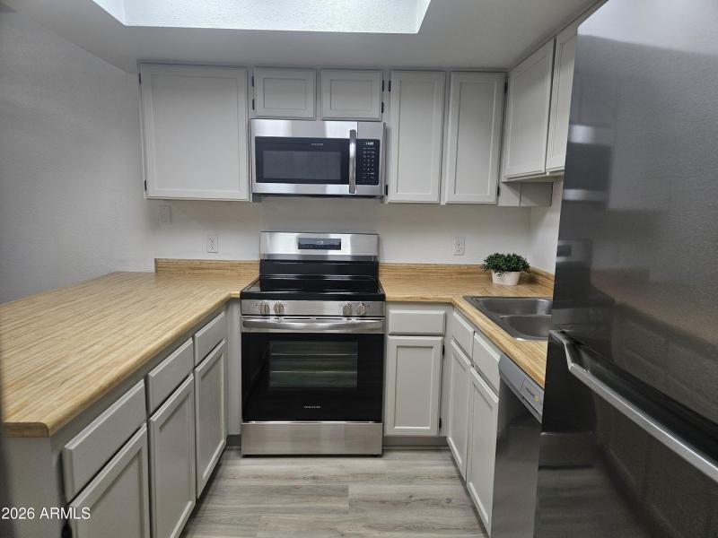 Kitchen Stove + Microwave