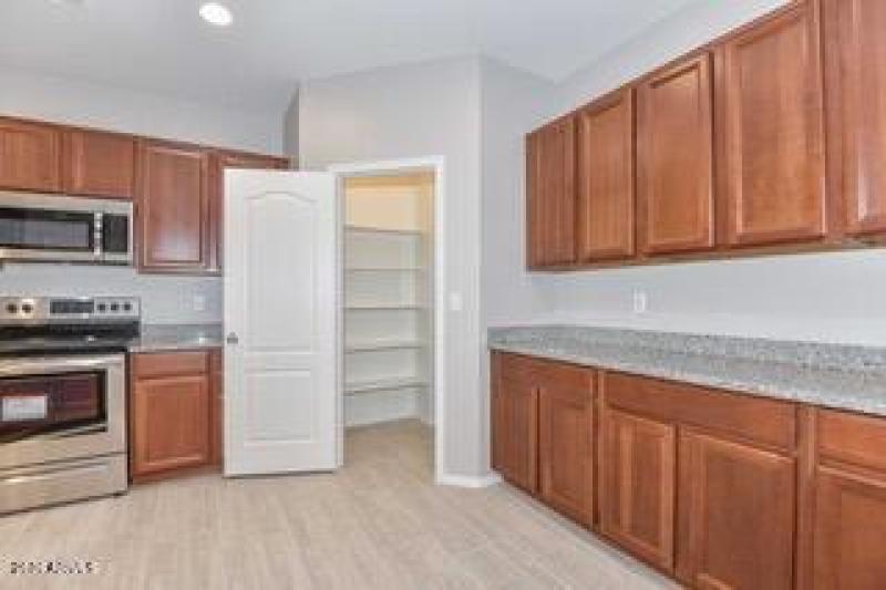 Kitchen-Pantry