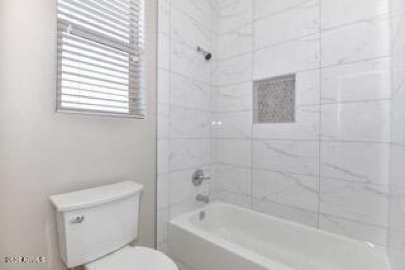 Hall Bath2