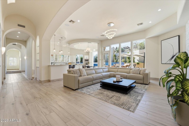 32-028-family-room