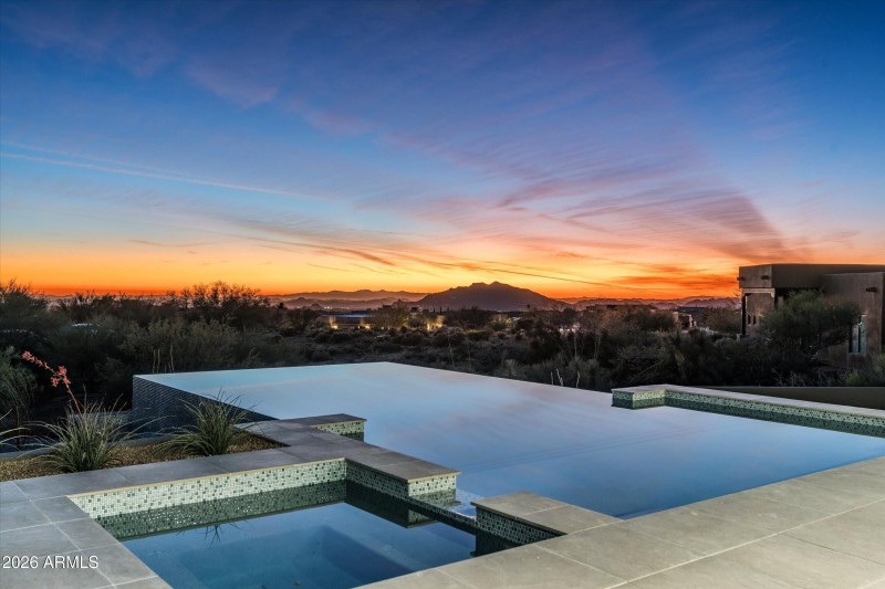 042_Twilight Pool Views