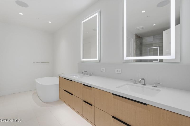 033_Primary Ensuite