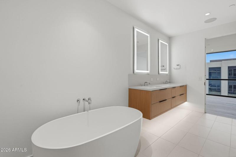 034_Primary Ensuite