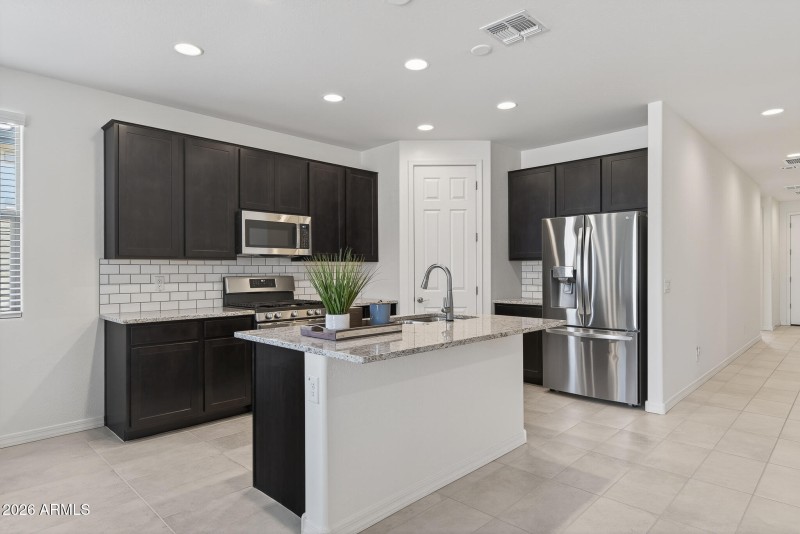 4) KITCHEN