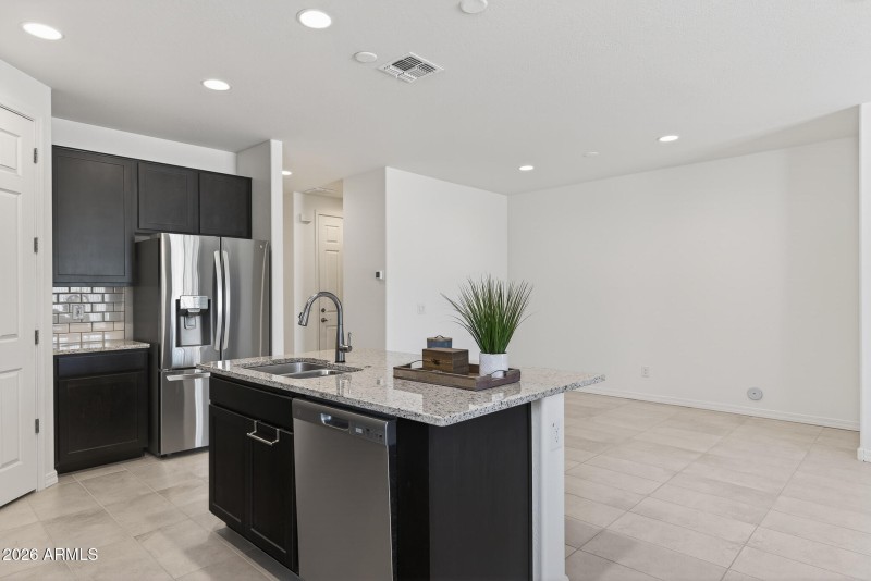 10) KITCHEN