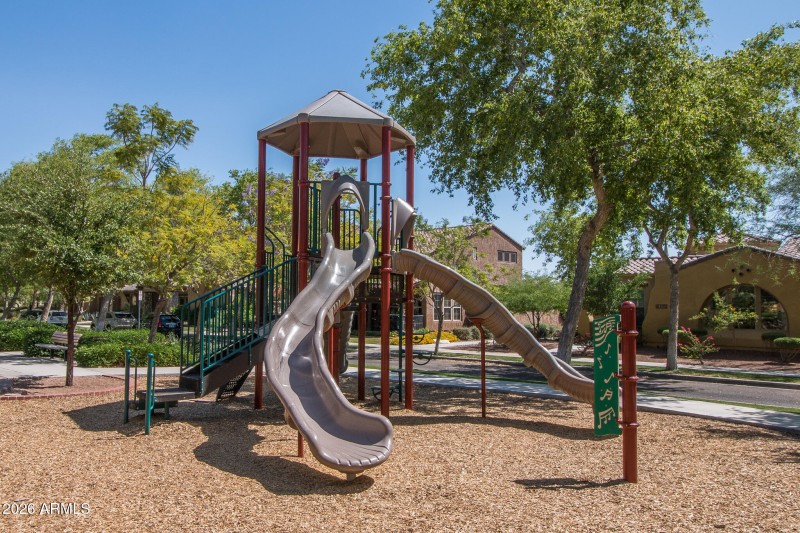 E2) COMMUNITY PLAYGROUNDS