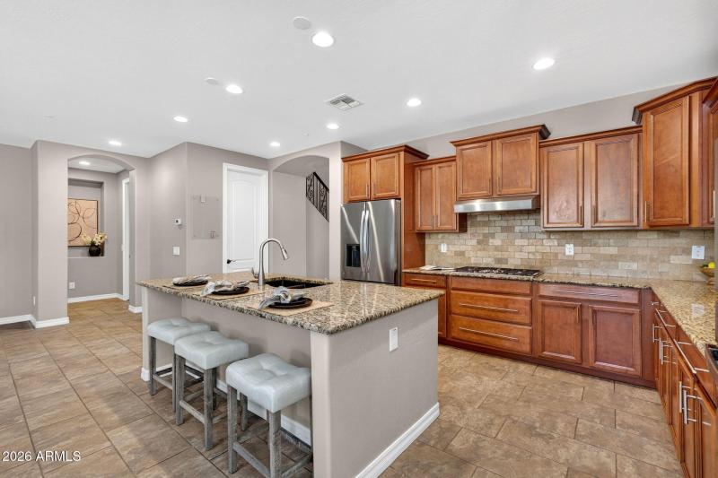 12-web-or-mls-035E Bellerive Pl