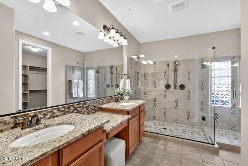 32-web-or-mls-050E Bellerive Pl