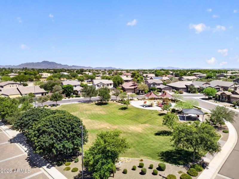 86-web-or-mls-002E Bellerive Pl