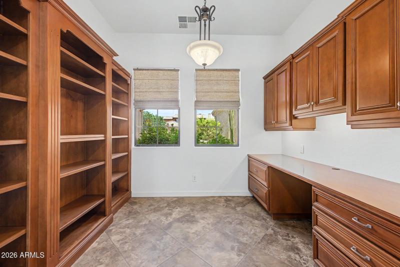 OFFICE NOOK WITH CUSTOM BUILT INS