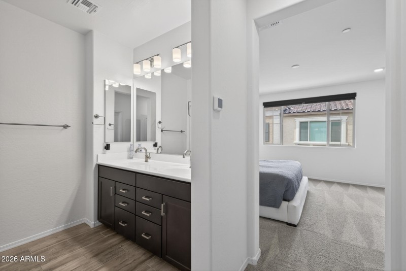 14)PRIMARY BATH