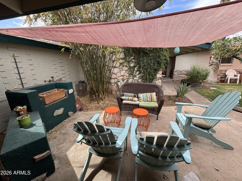 COURTYARD SEATING