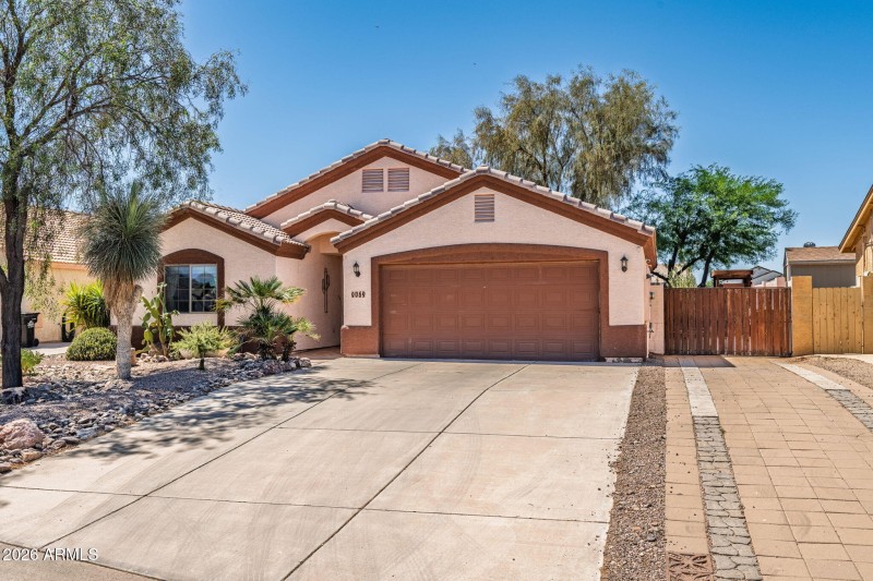 2-web-or-mls-9069 W Raven Dr-101