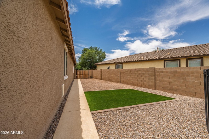 2-web-or-mls-42366 W Chimayo Dr-101
