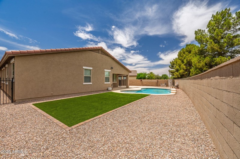 6-web-or-mls-42366 W Chimayo Dr-105