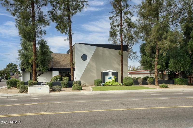 606 N STAPLEY DR