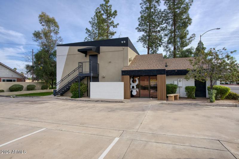 606 N STAPLEY DR