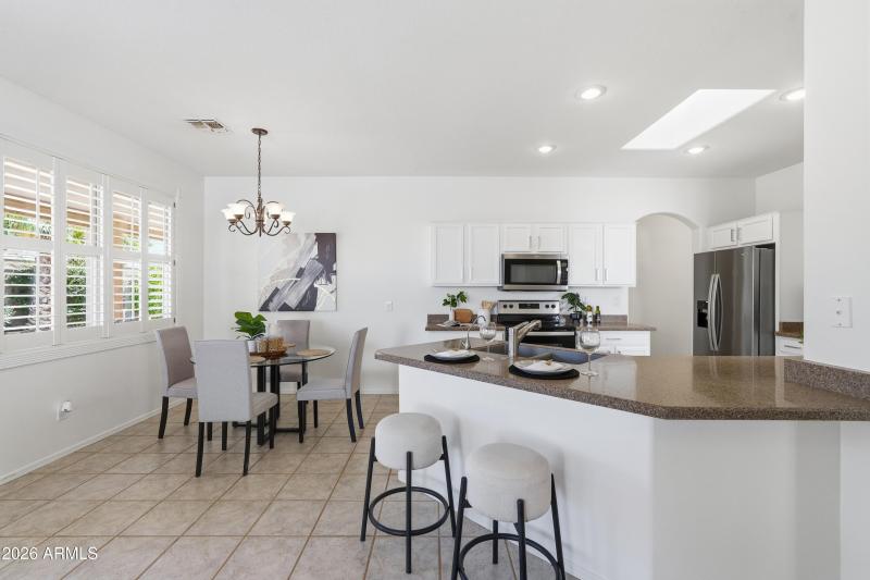 Kitchen Island w/Eating Area