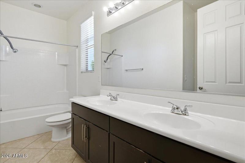 26-3038 W Lynne Ln_RedHogMedia
