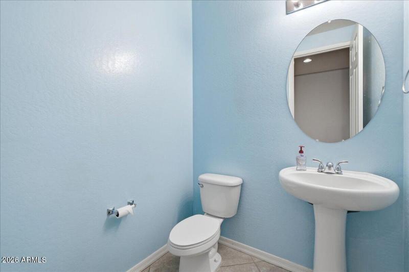 29-3038 W Lynne Ln_RedHogMedia