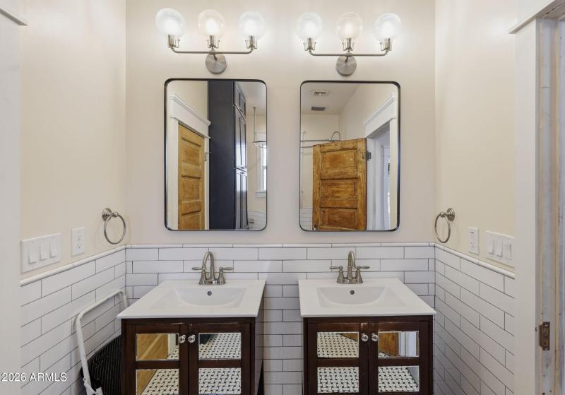 18-web-or-mls-1238_E_McKinley_St_Phoenix