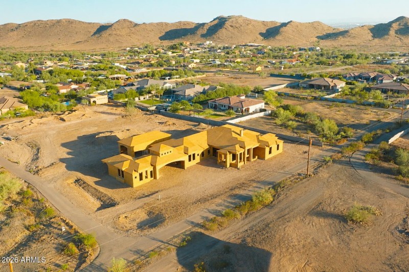 3902 W Kayenta