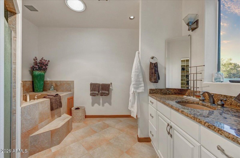 30-Primary Bath-Hers